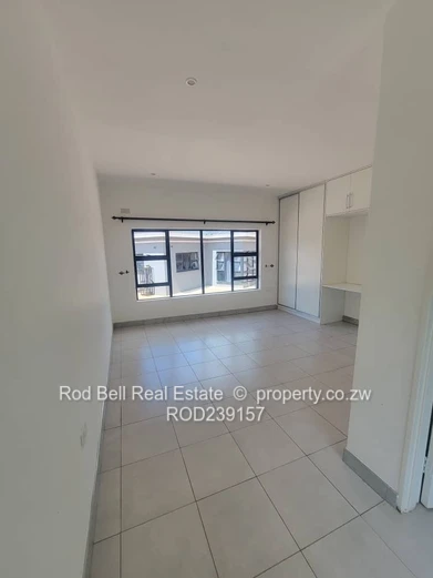 Bright 2-Bed, 2-Bath Townhouse w/ Garden & Parking — Mandara