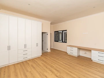 3 Bedroom Flat & Apartment
