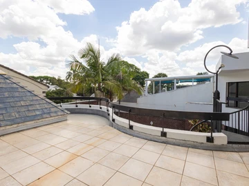 3 Bedroom Flat & Apartment