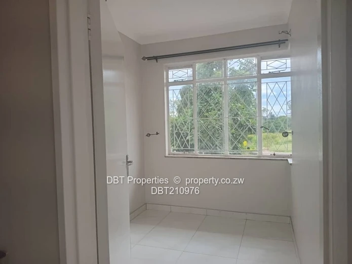 Flat available in Hillside