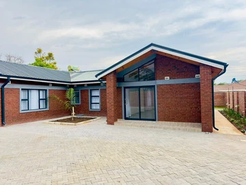 4 Bedroom Garden Flat