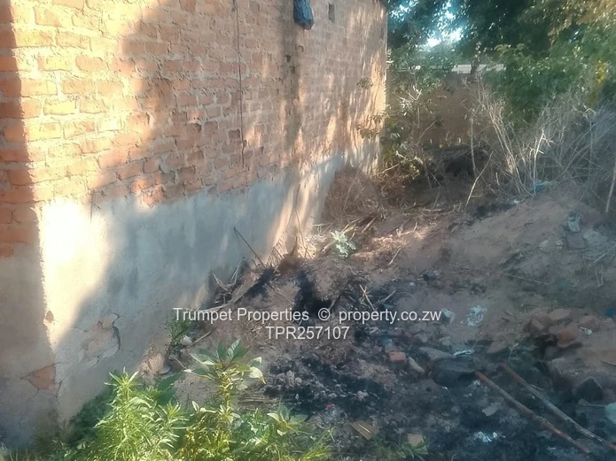 Modest 4-Bed Home on 2000 m² — Title deeds