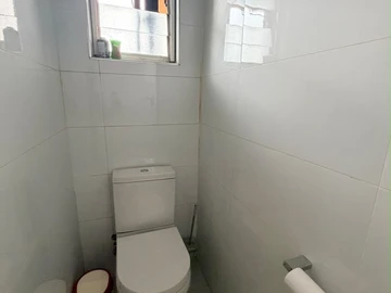 2 Bedroom Flat & Apartment