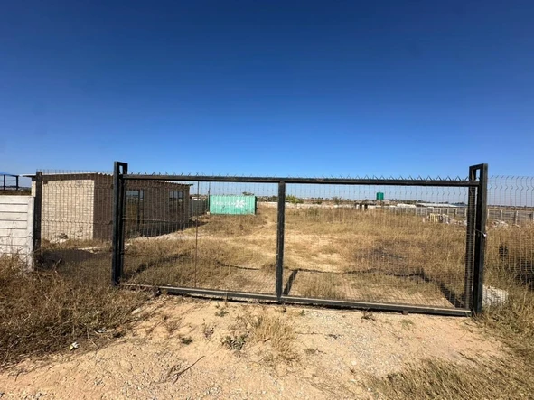 Commercial & Industrial Land