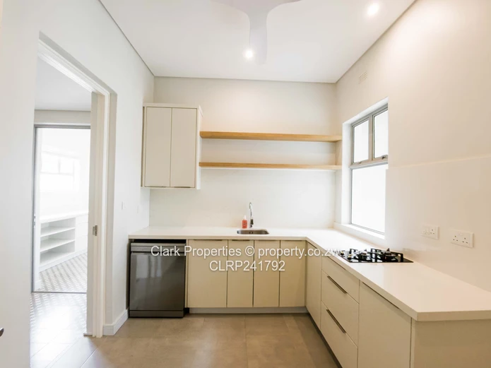 Refined Off-Grid Living in an Exclusive, Upmarket Complex!