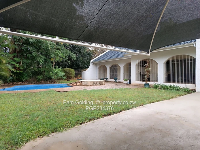 Stunning Waterfront Home – Peninsula Mazvikadei! (Sole Mandate)