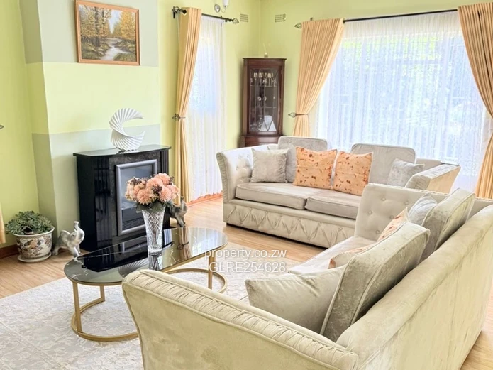 Sunlit 2-Bed Belvedere Home — Borehole, Lush Lawn