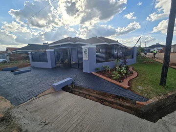 Very Neat And Modern House In A Gated Community!