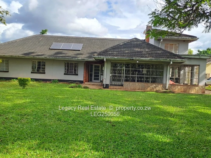 Marlborough 4-Bed Home on 0.9ha with Lush Gardens & Borehole
