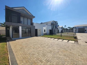 3 Bedroom Flat & Apartment