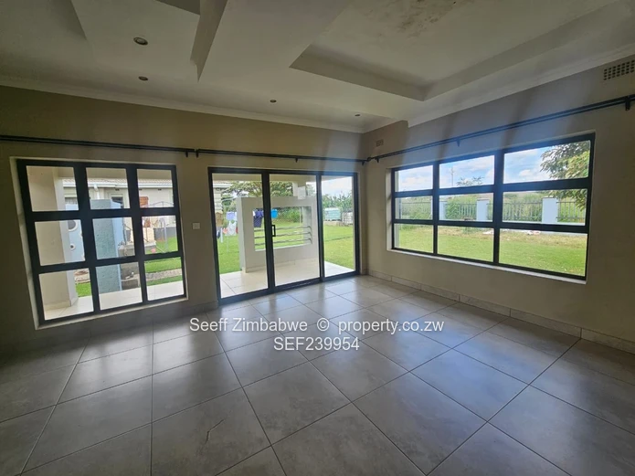 Elegant Three-Bedroom Contemporary Residence in Fairview, Mount Hampden