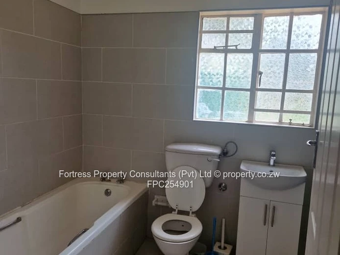 Spacious Quinnington 6-Bed Home with Pool & Borehole