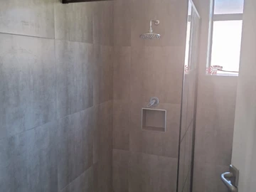 3 Bedroom Flat & Apartment