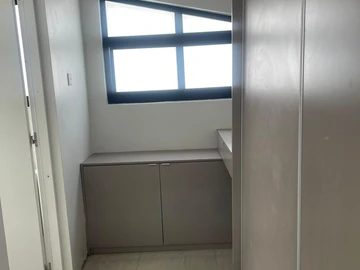 4 Bedroom Flat & Apartment