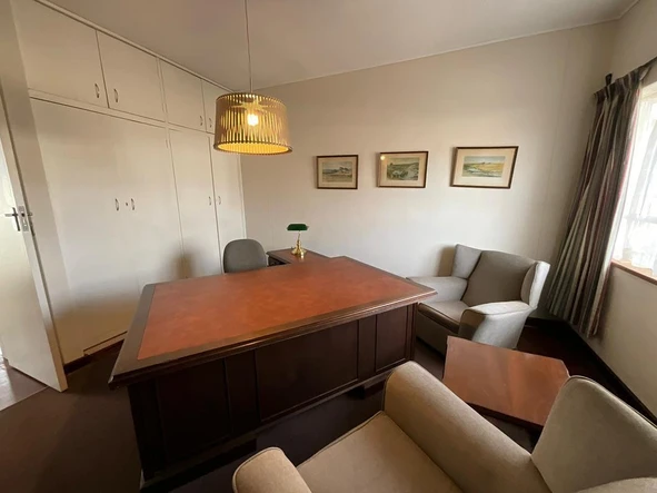 4 Bedroom Flat & Apartment