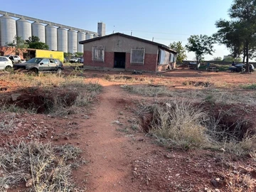 Commercial & Industrial Land