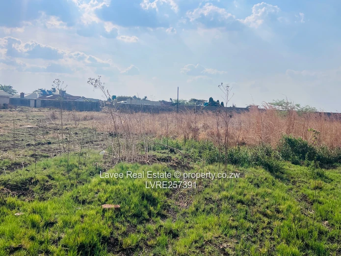 Prime 2,591 m² Norton Stand — Subdividable, Gravel Road