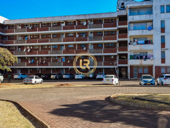 2 Bedroom Flat & Apartment