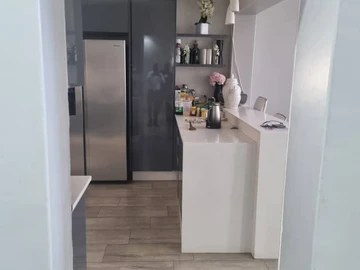 5 Bedroom Flat & Apartment