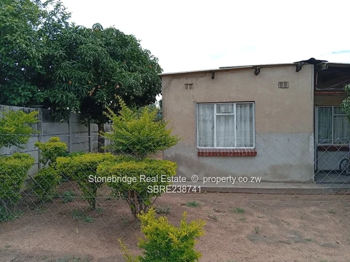 4 Bedroomed House in Pumula Old for sale