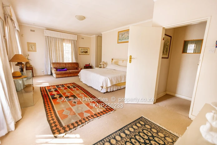 A Timeless Classic in the Heart of the Golden Triangle (Sole Mandate)
