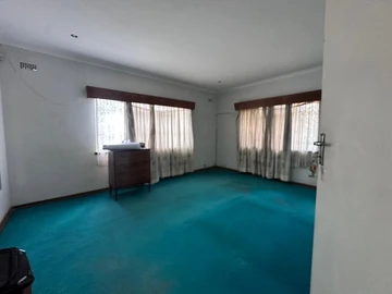 6 Bedroom House