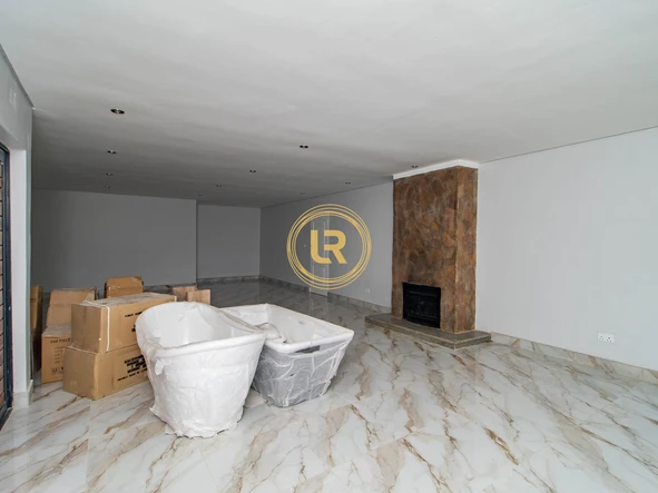 6 Bedroom House