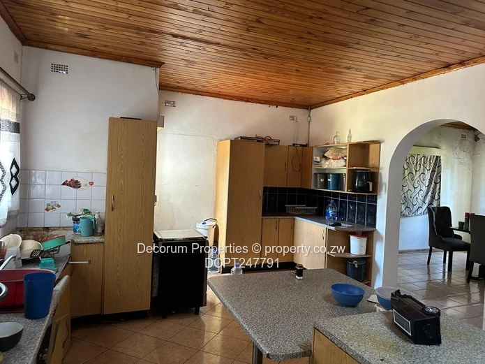 Spacious 5-Bed Home  in Bluff Hill