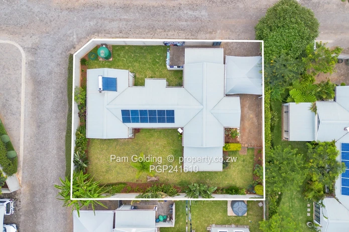 3 Bedroom Town House For Sale in Highlands