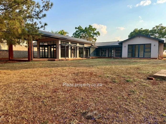 Space, Privacy & Security - Exclusive Helensvale Townhouse