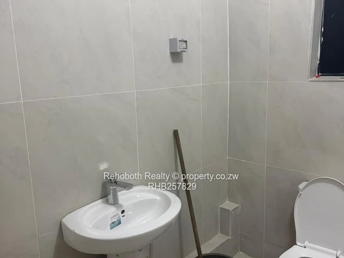 Modern 3-Bed Home with Built-ins & Borehole in Crowhill Views