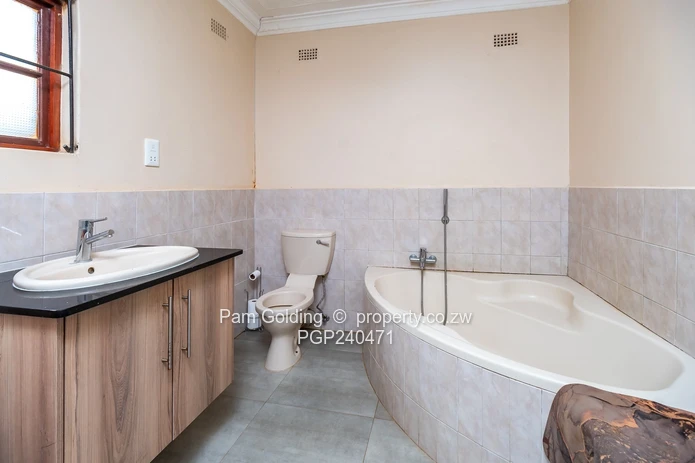 Spacious 4 Bedroom Family Home in Knowe Norton