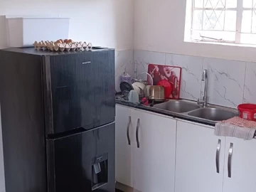 2 Bedroom Flat & Apartment