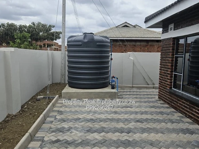 Modern 2 X 3 beds, 2 bathrooms Apartments for Rental, Borehole & Solar