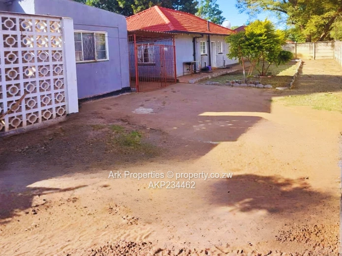 MABELREIGN - MEYRICK PARK (Close to Sherwood Golf Club)