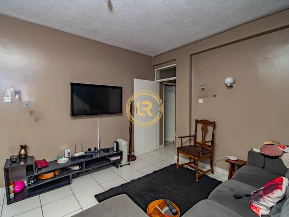 2 Bedroom Flat & Apartment