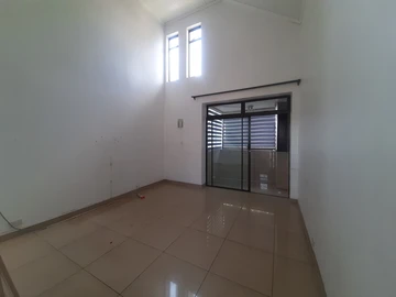 2 Bedroom Flat & Apartment