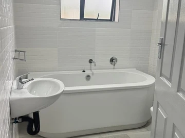 3 Bedroom Flat & Apartment