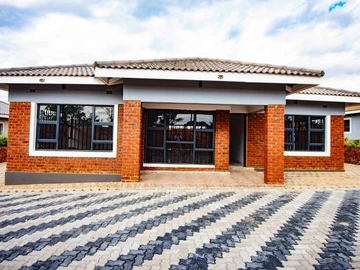 3 Bedroom Flat & Apartment