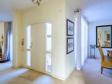 3 Bedroom Flat & Apartment