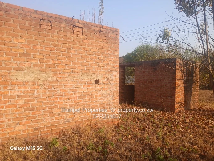 Borrowdale 2-bed Brick Shell on 1847m2, terms accepted (Sole Mandate)