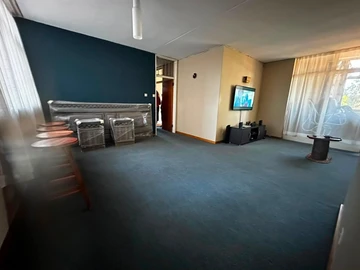 2 Bedroom Flat & Apartment