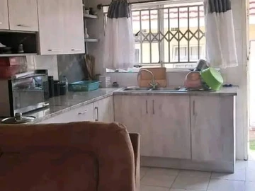 2 Bedroom Flat & Apartment