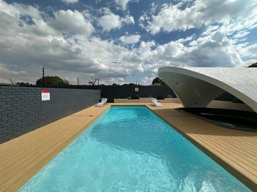 2 Bedroom Flat & Apartment