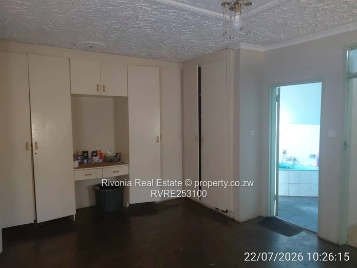 Spacious 4-Bed Westlea Home — Walled, Staff Quarters