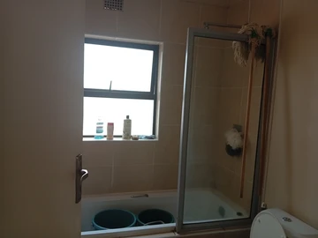 2 Bedroom Flat & Apartment