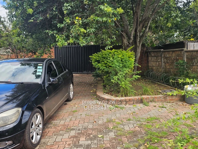 Mabelreign 3-Bed House — Garden, Garage & Staff