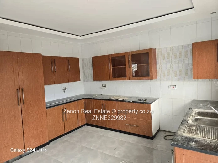 4bed house in Southview ,solar backup ,borehole 500/month (Sole Mandate)