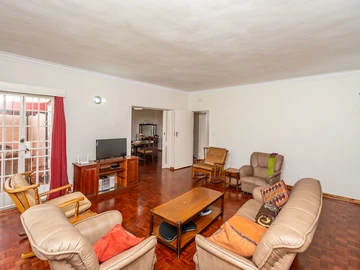3 Bedroom Flat & Apartment