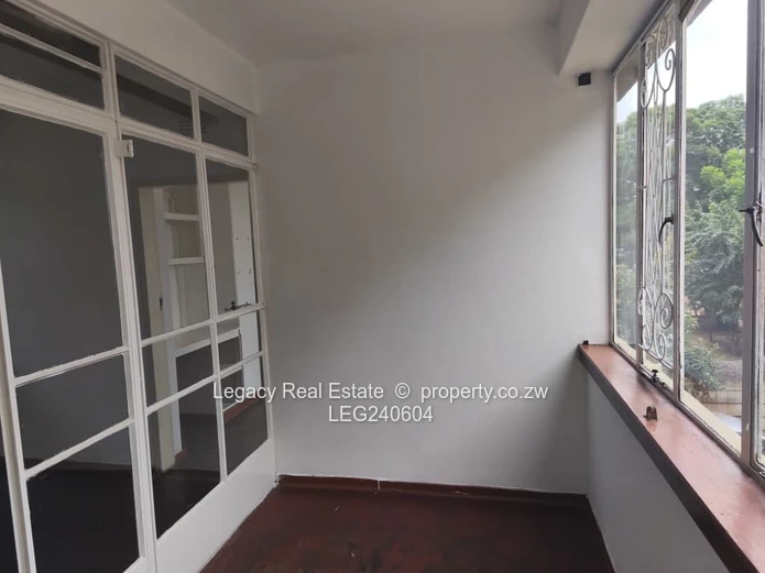 Contemporary 3 Bedroom Flat With Lounge And Kitchen – Northern Heights